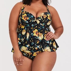 Torrid size 2 D/DD bathing suit top
